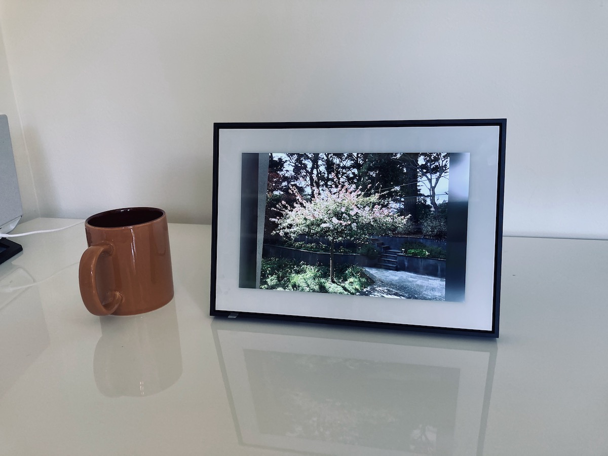 Loop Digital Picture Frame